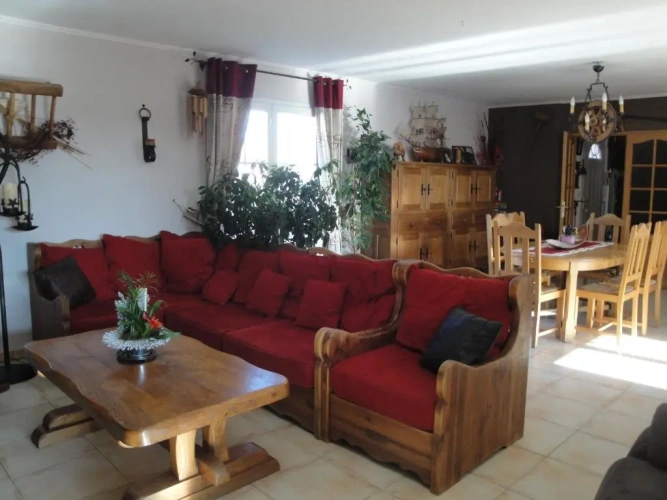 4 Bedrooms Cottage