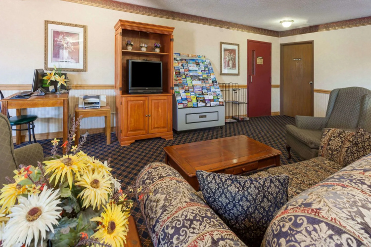 American Inn and Suites Dundee