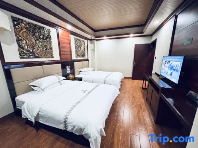 Deluxe Quadruple Family Suite