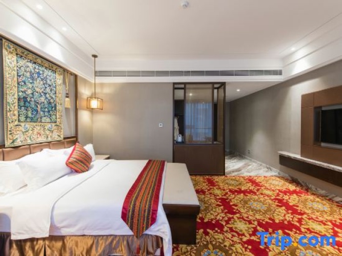 Deluxe Double room with city view