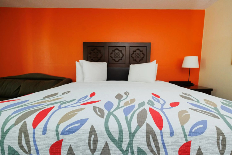 Garnet Inn & Suites, Orlando
