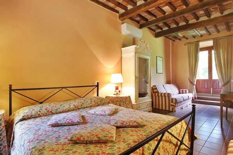 4 Bedrooms Apartment