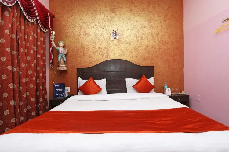 Capital O 6077 Hotel Ashraya