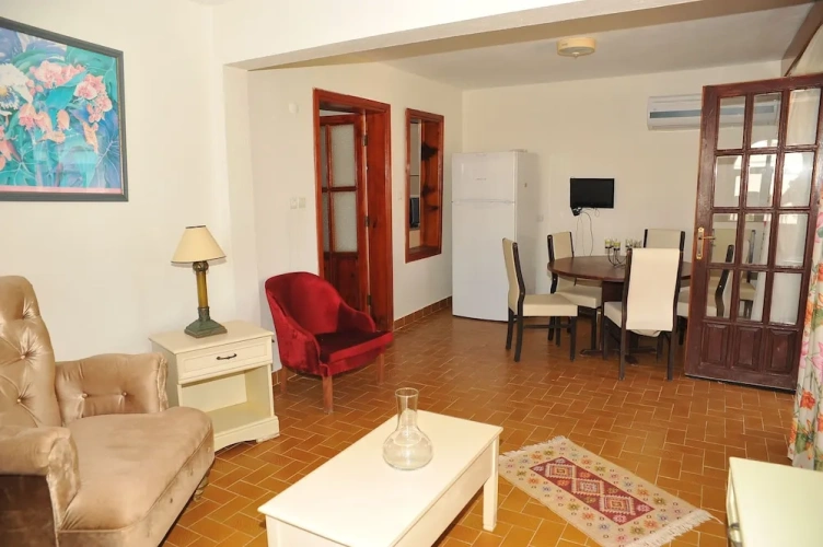 Apartment with balcony and with sea view