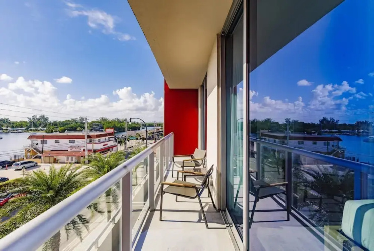 Upscale Modern 4 Bedroom Condos on the Beach