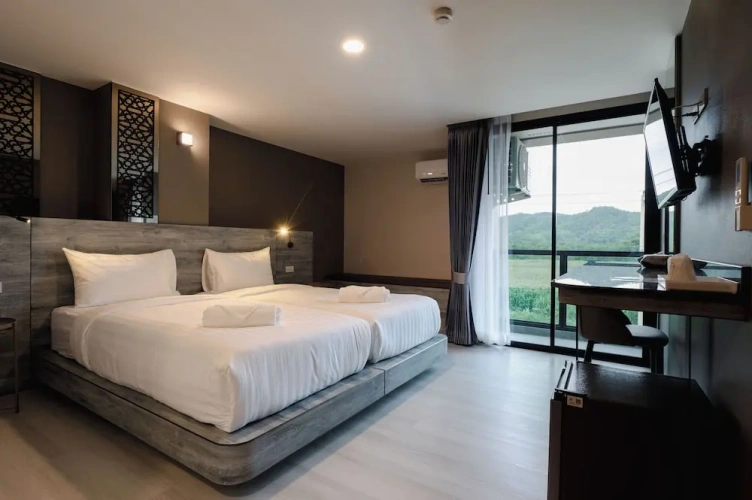 Standard Twin room with mountain view
