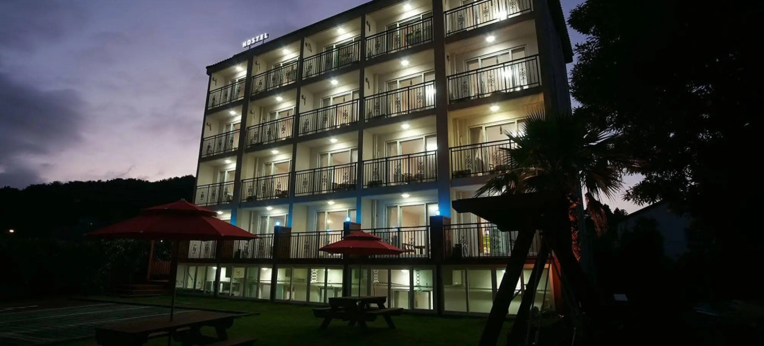 Stone And Wind Resort