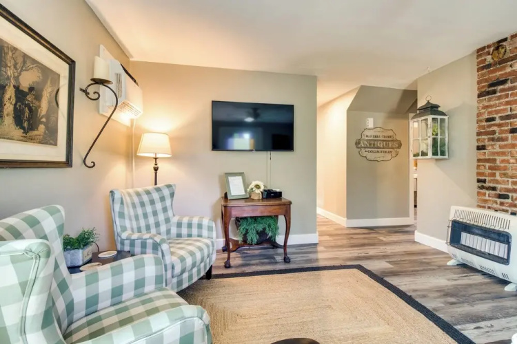 Updated Cotter Cottage: Walk to White River!