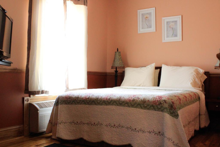 The Victorian-Candle Bed & Breakfast