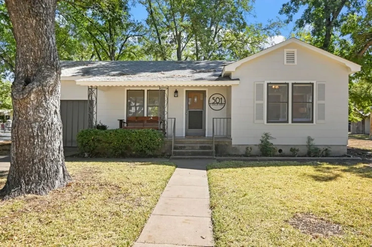 2 Bedrooms Cottage