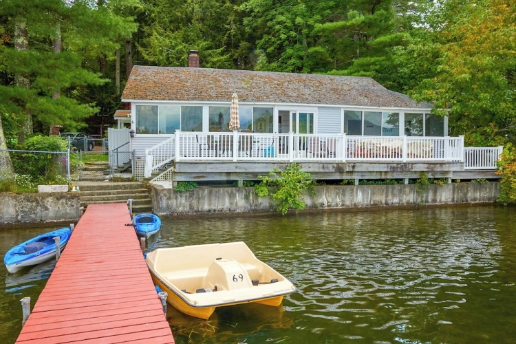 4 Bedrooms Cottage with balcony