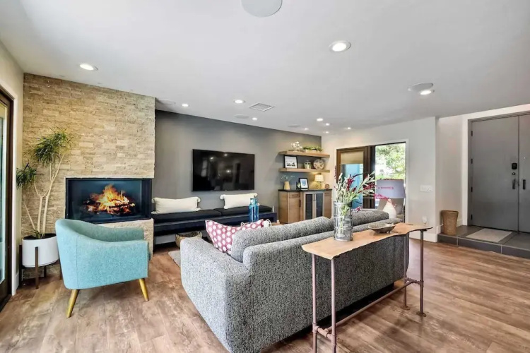 Fresh & Modern 3 BDR Just Blocks From Beach!