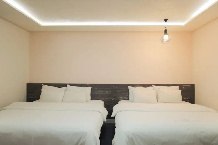 Standard Sextuple room