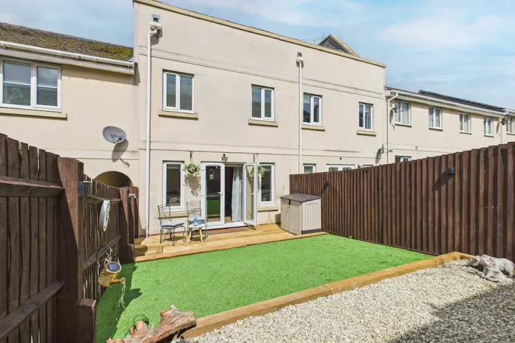 Host Stay Clearwell Gardens