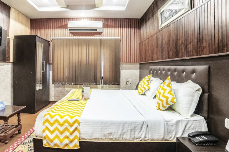 FabHotel Landmark Awadh