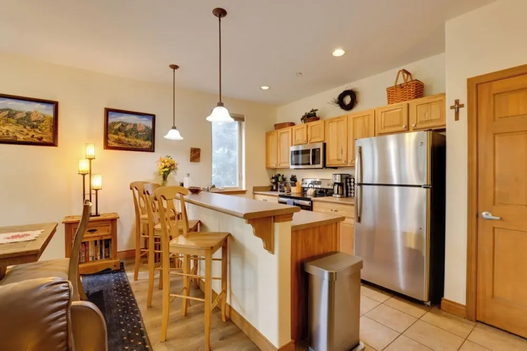 Ski & Explore: Silverthorne Gem w/ Hot Tub Access!