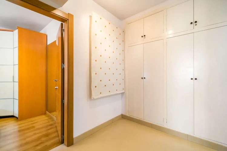 4 Bedrooms Apartment