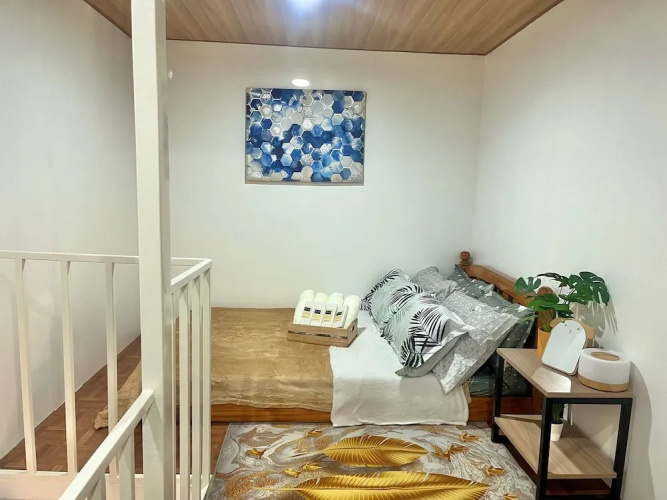 Bloomstone Urban Chill Cabin