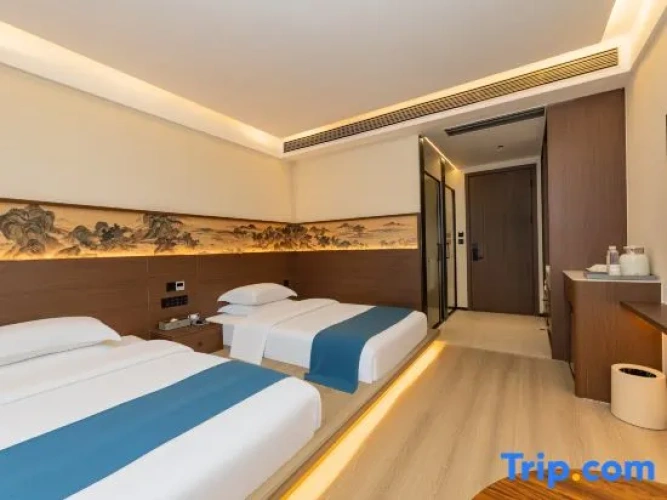 Standard Double room with street view