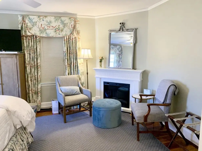 Pinecrest Bed & Breakfast