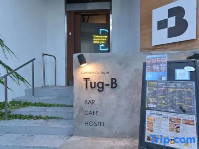 Tug-B Bar&Hostel