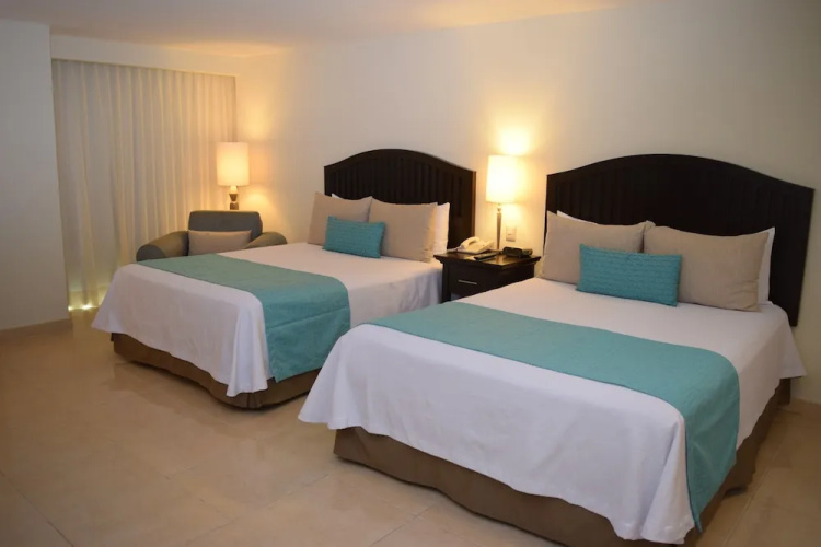Astur Hotel y Suites