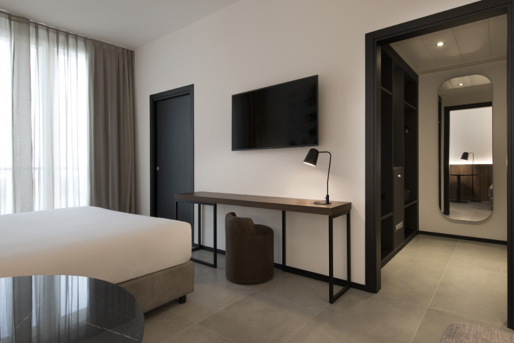 J Hotel photo 13