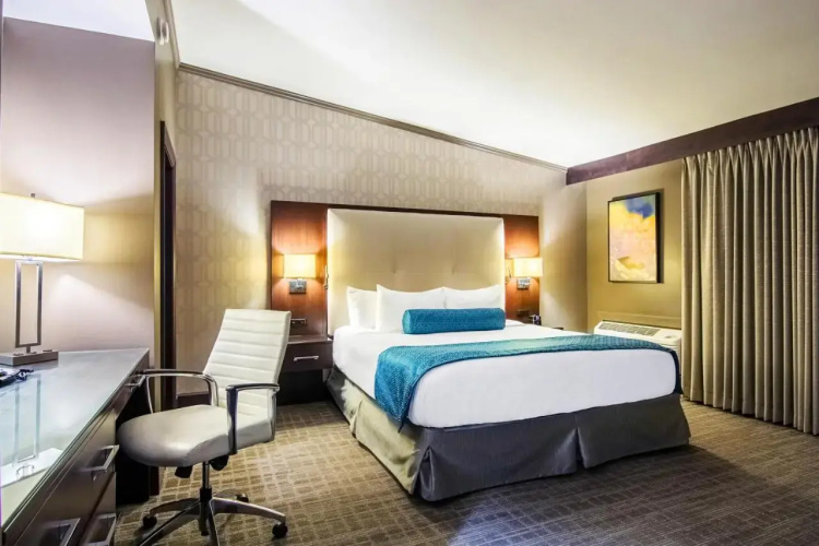 Ramada Springfield Inn And Conference Center