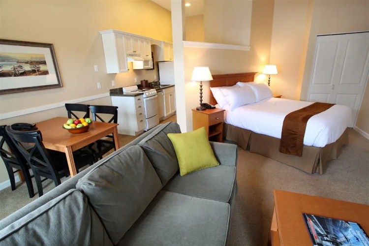 Rivertide Suites Hotel