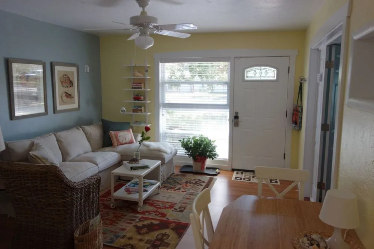 808 11th - Beachside Charmer