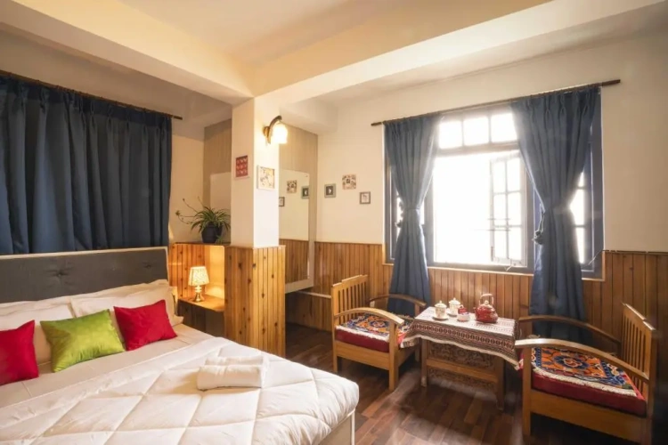 Standard room with mountain view