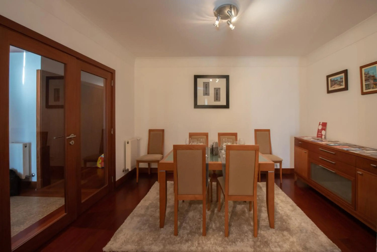 Apartament em condominio com Piscina