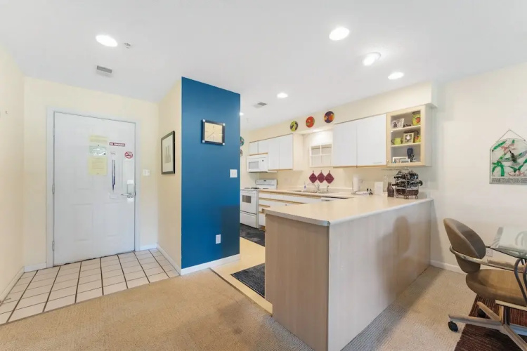 Take A Holiday 2 Bedroom Condo by RedAwning
