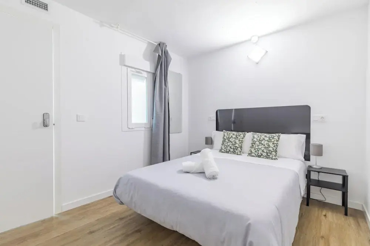 AYZ Princesa - Auto check-in property