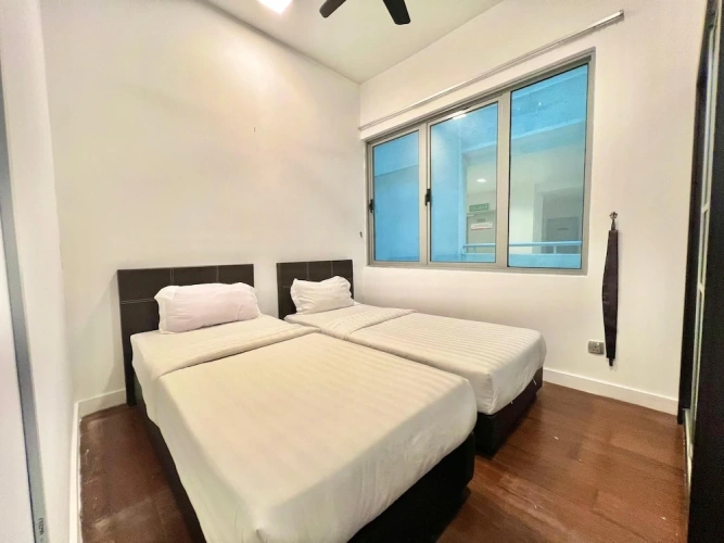 4 Bedrooms Apartment