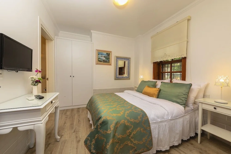 Traditional Double room with balcony and with courtyard view