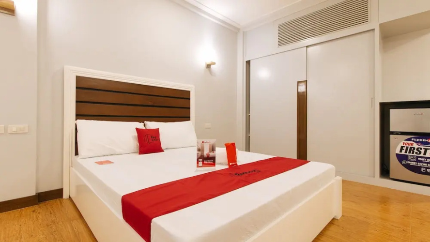 RedDoorz Premium @ Trece Indang Road