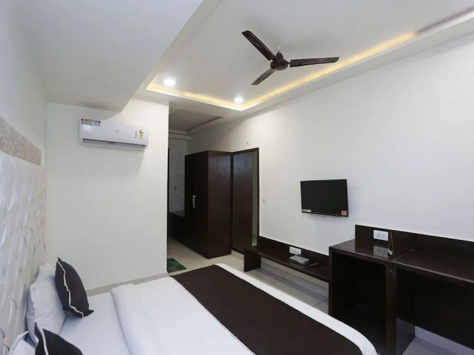 OYO 18422 Central Grand
