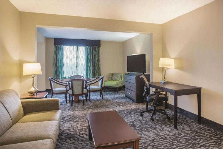 Double Suite with pool view
