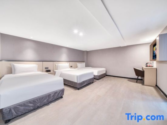 Economy Triple room