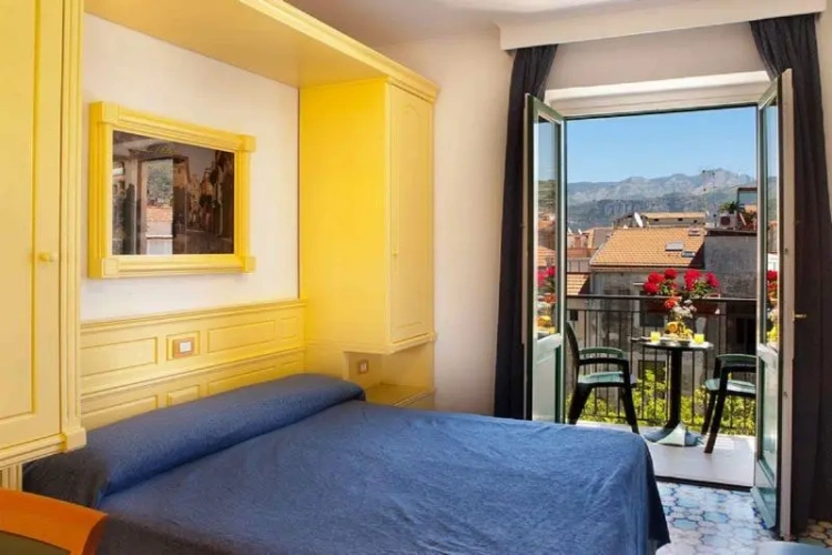 Standard Triple room with balcony