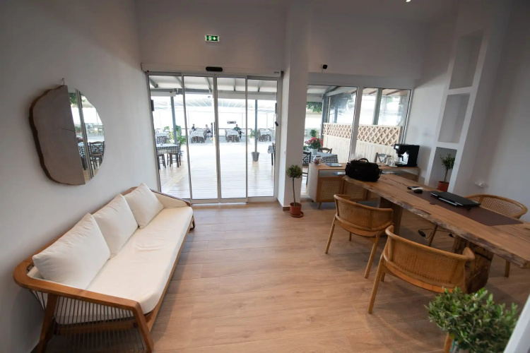 Flisvos Beachfront Apartments