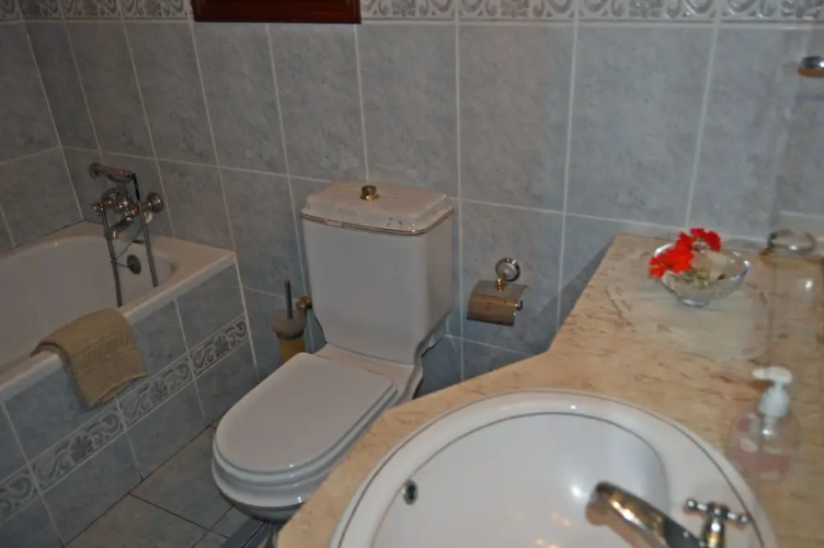 3 Bedrooms Cottage