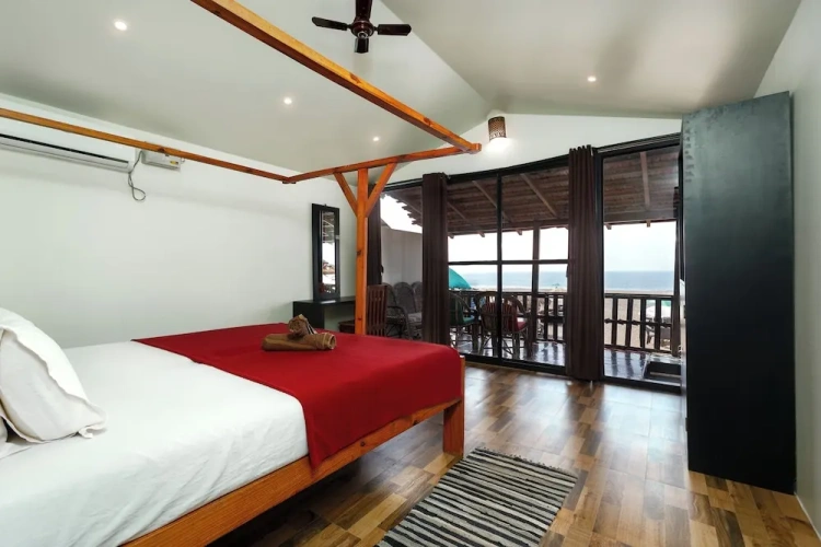 Superior Double room with balcony and with sea view