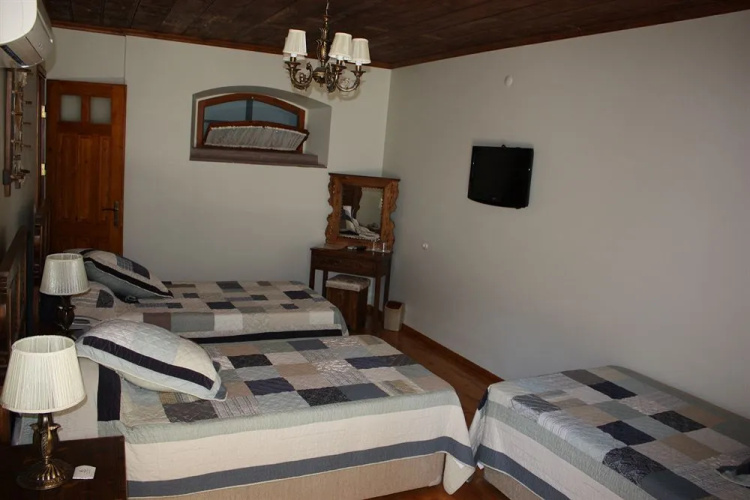 Hera Hotel