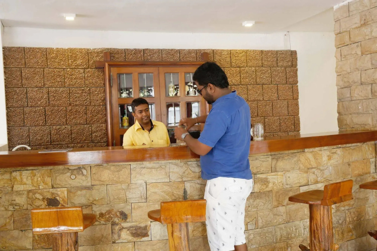 C Negombo