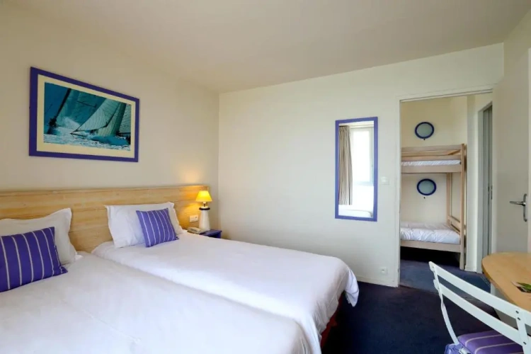 Standard Quadruple room with sea view