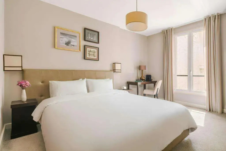 Opera Frochot Hotel