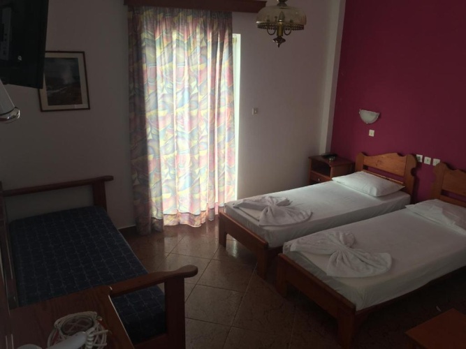 Standard Triple room