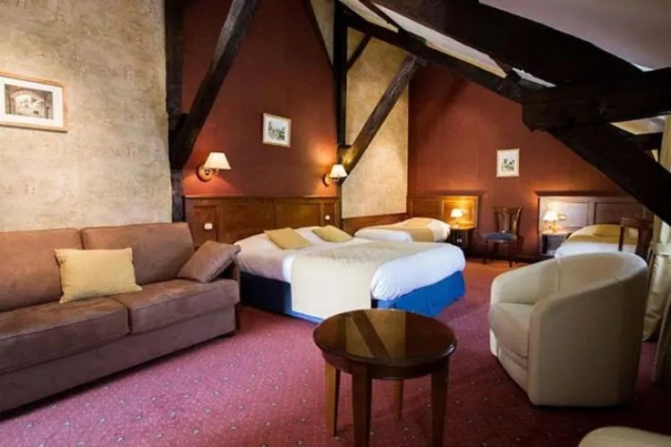 Standard Triple room